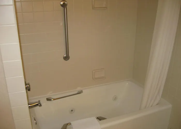 Wingate By Wyndham Hotel 3*